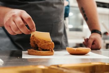 Rywal KFC ujawnił ambitne plany. Chce mieć 300 lokali w Polsce