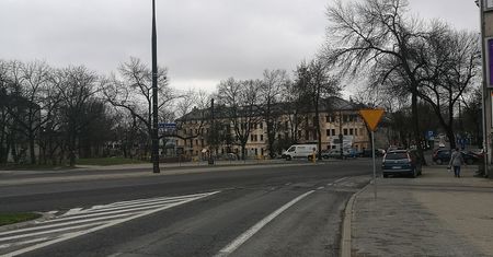 Uwaga kierowcy! Duże utrudnienia na ul. Zamojskiej. Drogowcy poprawiają asfalt