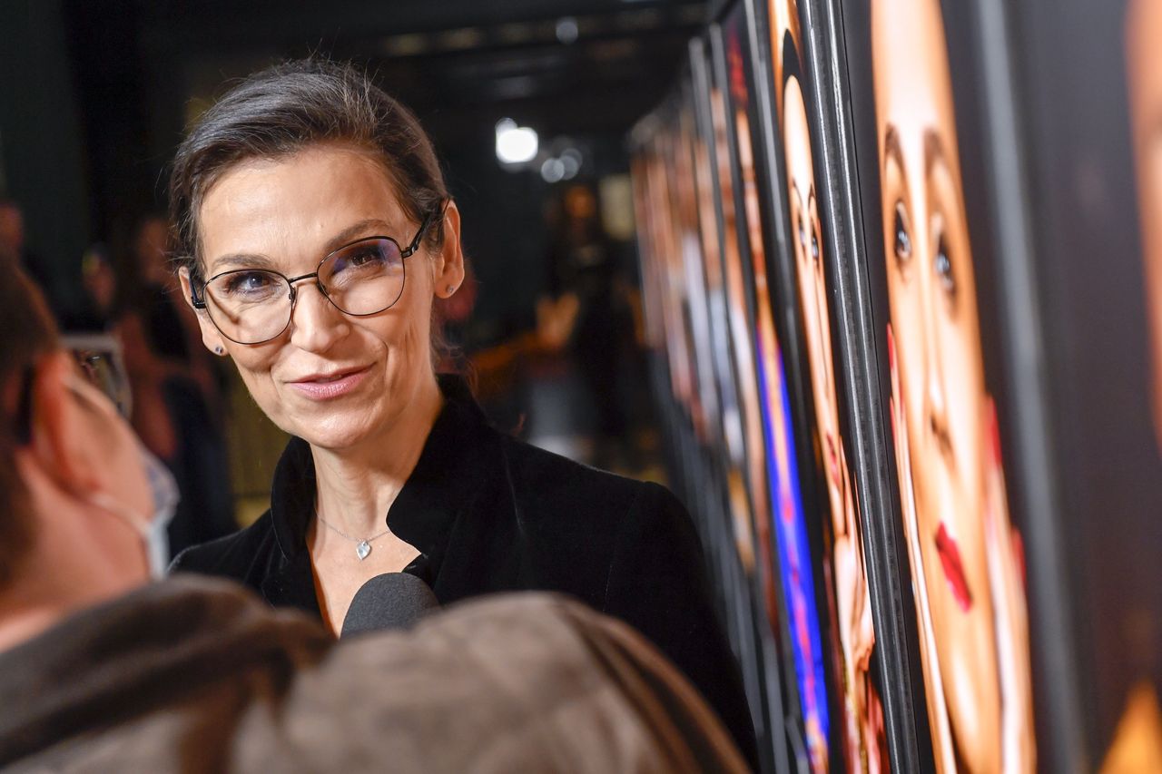 Olga Bończyk pozuje w basenie. Chwali się fantastyczną sylwetką