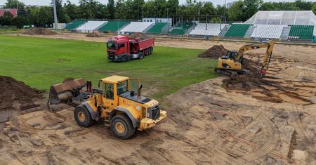 Piłkarskie serce Wildy przechodzi metamorfozę. Wielka modernizacja stadionu Warty