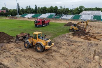 Piłkarskie serce Wildy przechodzi metamorfozę. Wielka modernizacja stadionu Warty