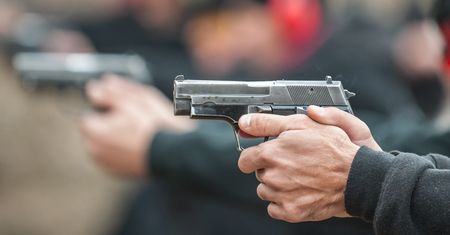 Będą uczyć w szkołach strzelania z broni krótkiej i długiej. MON szykuje zmiany