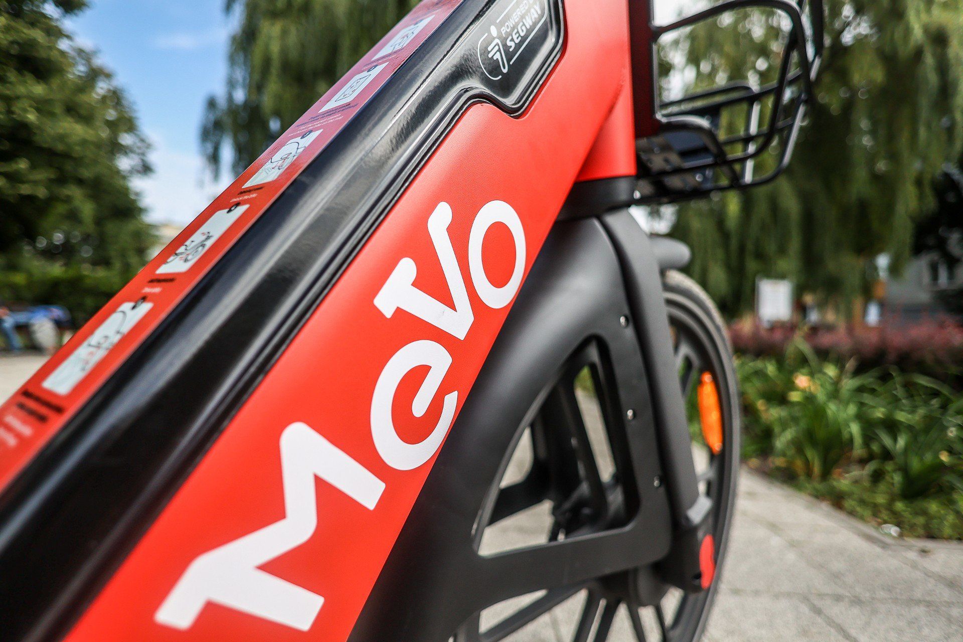 27.08.2023 GDANSK. PUBLICZNY SYSTEM WYPOZYCZANIA ROWEROW - MEVO 2.0. TRWAJA TESTY. NZ. ROWER ELEKTRYCZNY SEGWAY. FOT. KAROLINA MISZTAL / POLSKA PRESS/DZIENNIK BALTYCKI