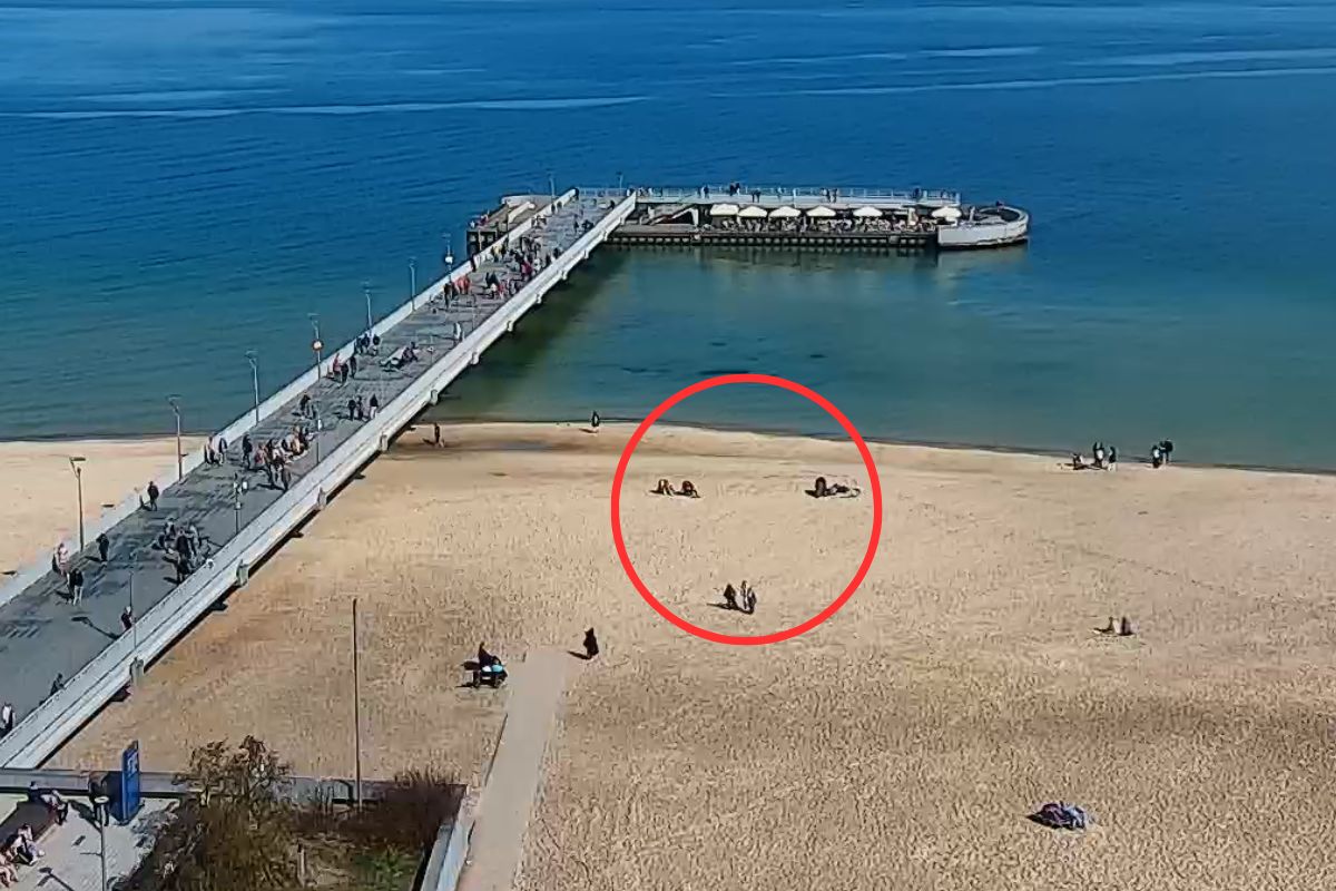 Była 10:45. Kamera uwieczniła, co działo się w Kołobrzegu