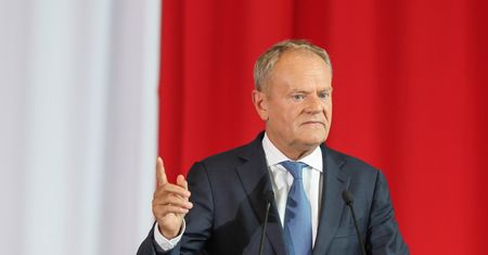 Tusk z apelem do uczniów. "Nie ulegnijcie trendowi"