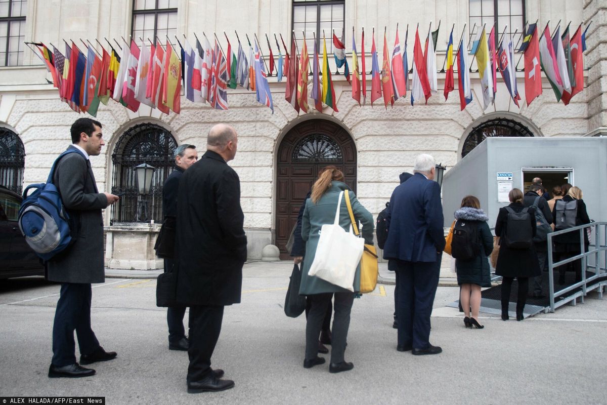 Mimo sankcji, w posiedzeniu OBWE w Austrii, uczestniczy rosyjska delegacja