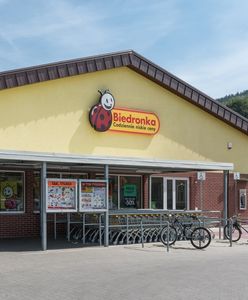 Biedronka wraca z kultową reklamówką. "Kiedyś wstyd, teraz trend"