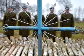 Pochówek polskich żołnierzy w Mościskach na Ukrainie. Polegli w obronie Lwowa
