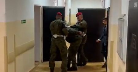 Żołnierz ostrzelał rodzinę. Ekspert stawia pytania. "Czy był niewyspany?"