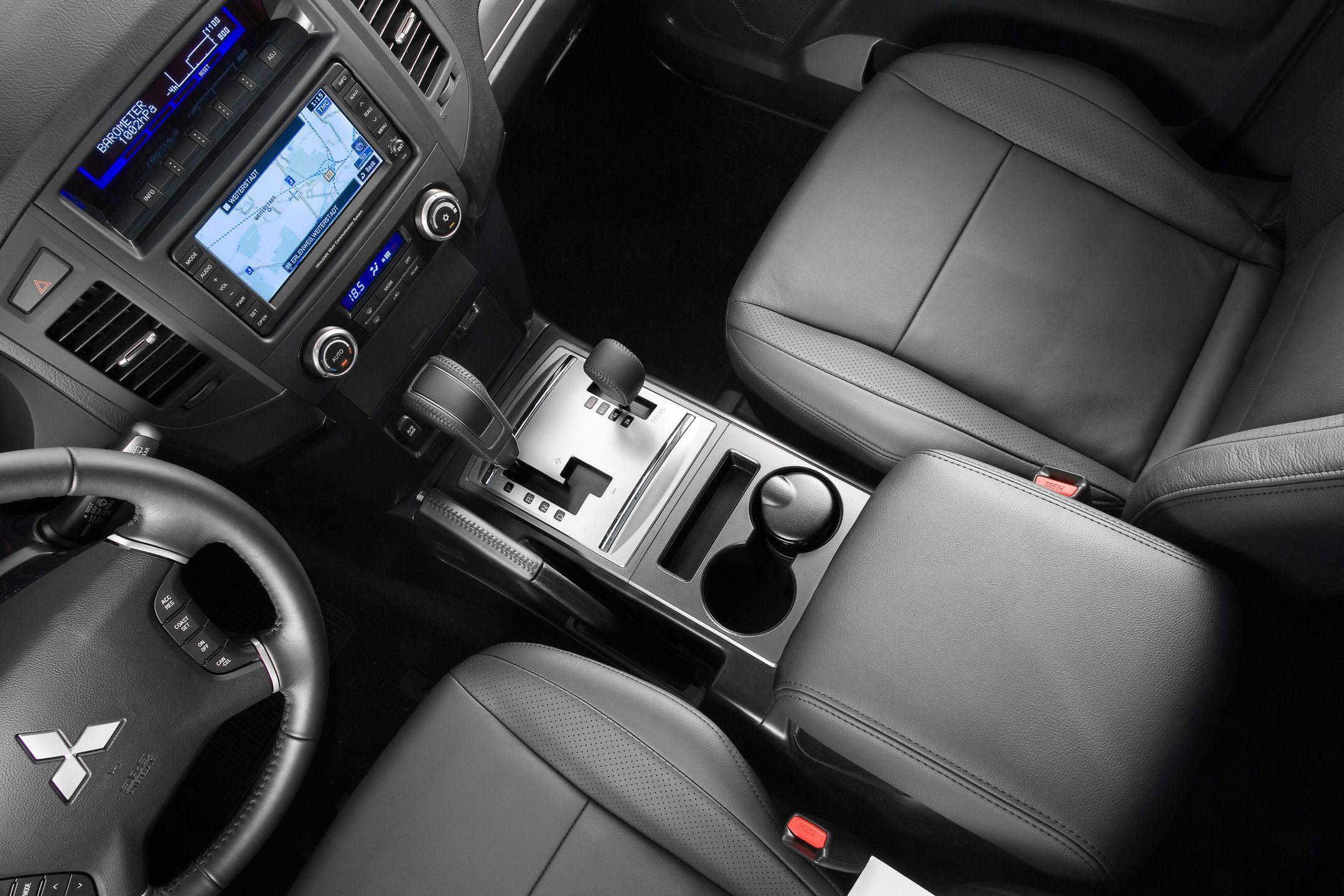 Mitsubishi Pajero V80