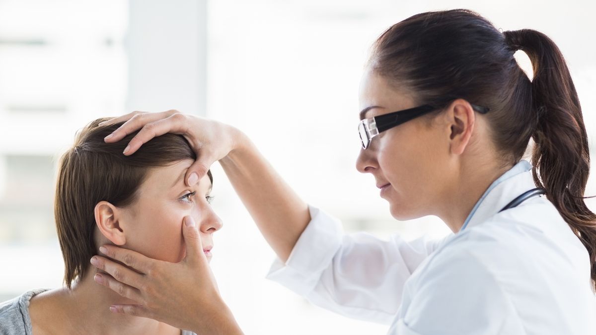 Męty w oku wymagają wykonania zabiegu chirurgicznego.