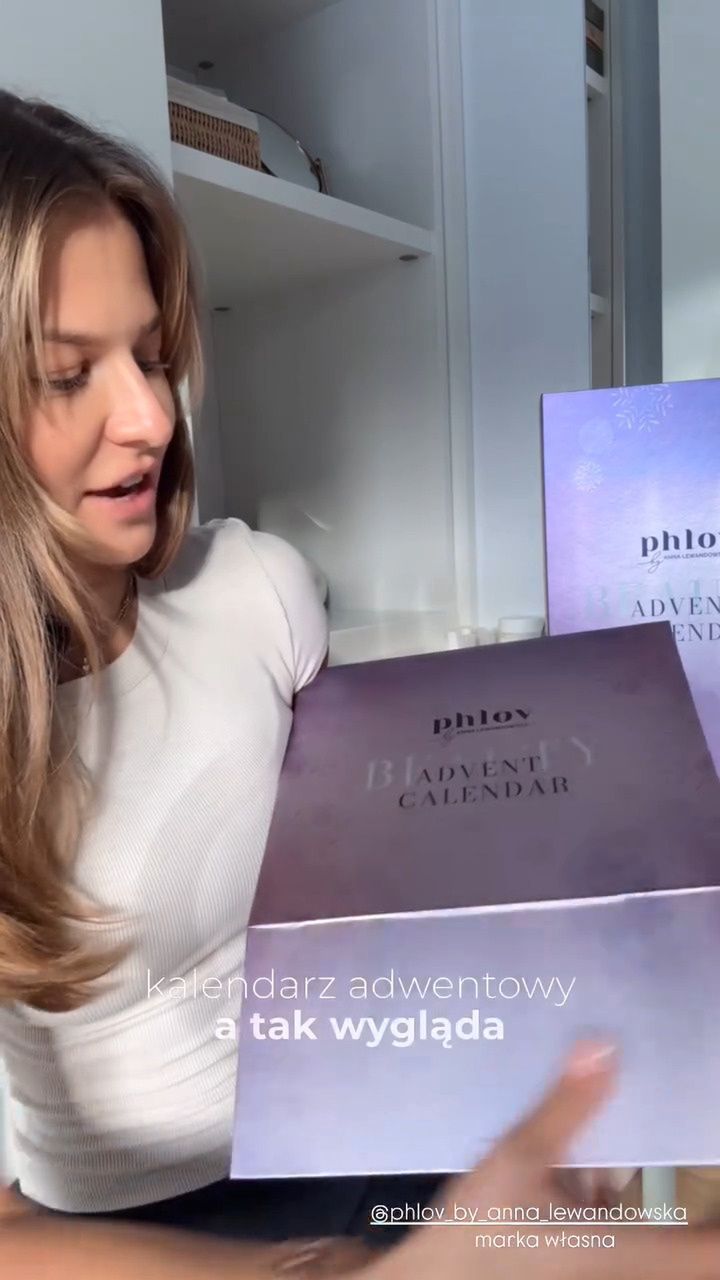 Anna Lewandowska sprzedaje kalendarze adwentowe