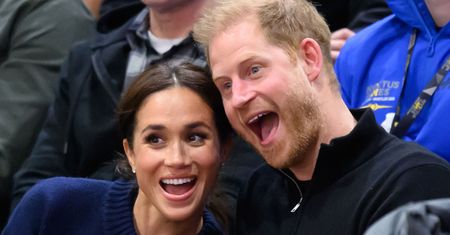 Służący nie miał litości dla księcia Harry'ego. Meghan też się oberwało
