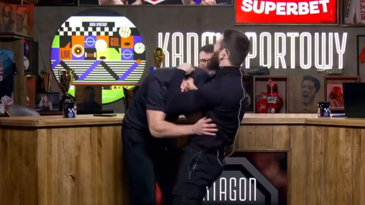 Na zdjęciu: Adam Soldajew prezentuje swoje umiejętności na Macieju Turskim