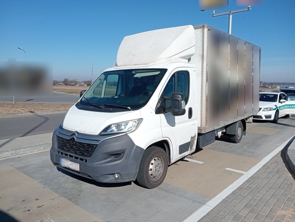 Lubelskie: 20 tys. paczek nielegalnych papierosów na S19