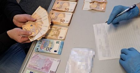 Podrobili papiery ponad 50 kradzionych samochodów. Międzynarodowa grupa rozbita