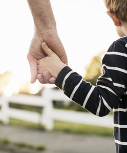 Wywożą dzieci z Niemiec do Polski. Co dzień znika jedno