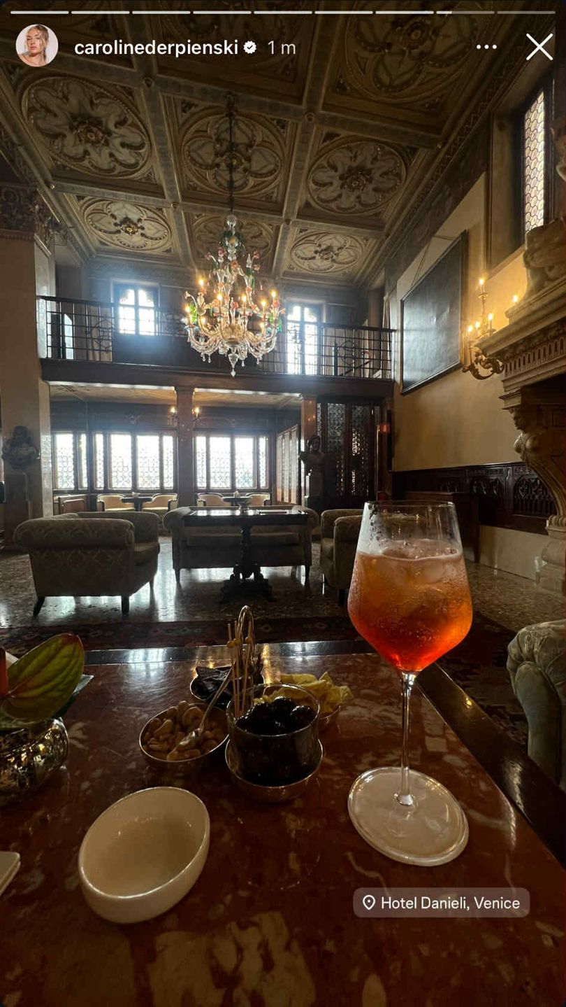 Caroline Derpienski śle pozdrowienia z Wenecji