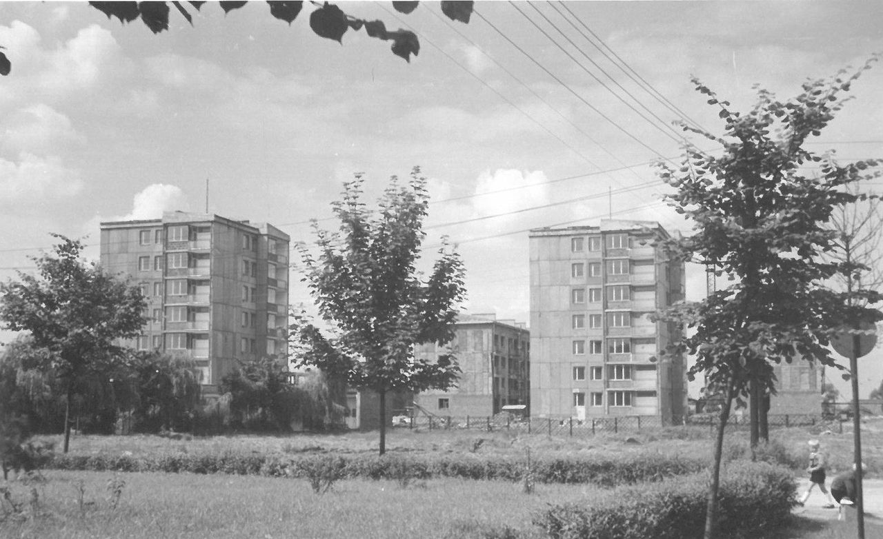 Oświęcim w dobie PRL. Rozwijał się dzięki zakładom chemicznym, ludzie przyjeżdżali za pracą. Zdjęcia, których jeszcze nie widzieliście