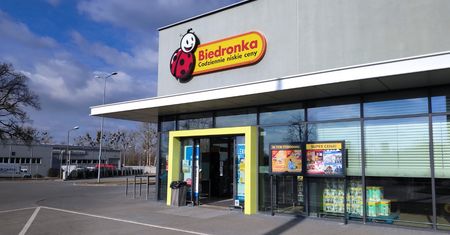 Biedronka wydała specjalny komunikat. Wielu klientom musi oddać po 150 zł