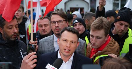 Chcą dymisji Kierwińskiego. "Mentzen został opryskany gazem w twarz"