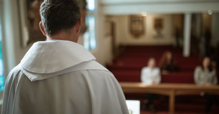 Kontrowersyjne słowa księdza. Nagranie szybko skomentowały Maja Staśko i Paulina Młynarska