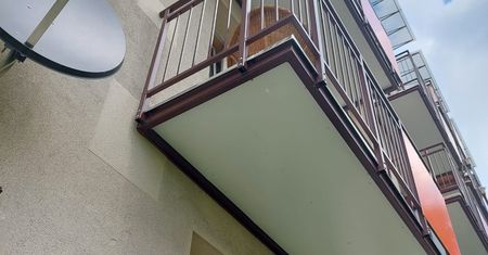 Tarnów. Cieszą się, bo dobudowali im balkony na starym bloku