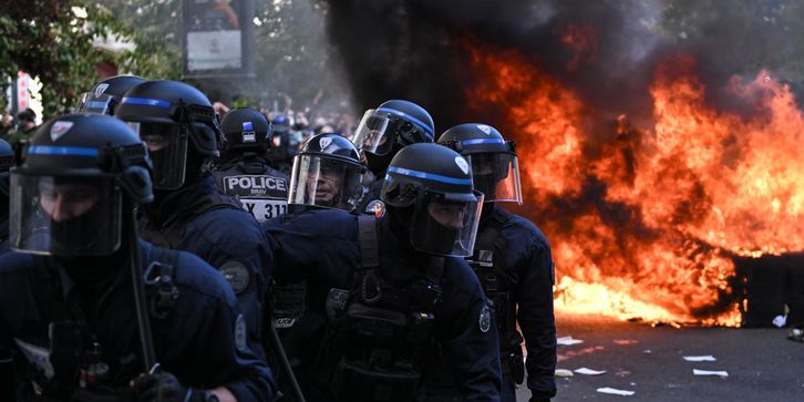 Francuska policja pod ostrzałem. Nastolatkowie tracą oko i kończyny, służby mówią o przemocy