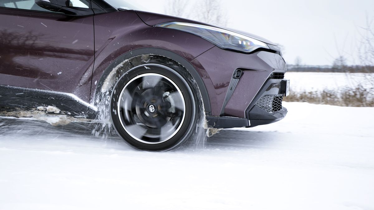 Nadmierny poślizg nie zawsze sprzyja ruszaniu na śniegu. Ale czasem może pomagać