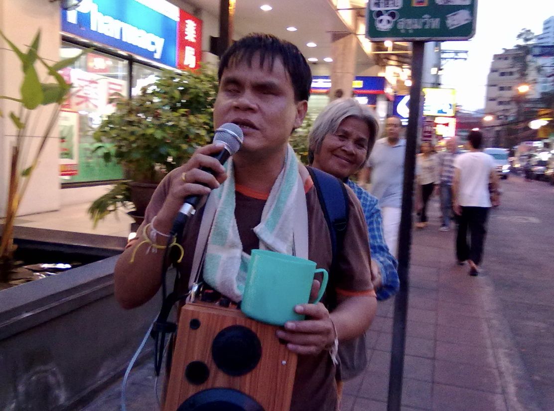 Żebracy na ulicach Bangkoku to powszechny widok, tymczasem proceder ten jest nielegalny