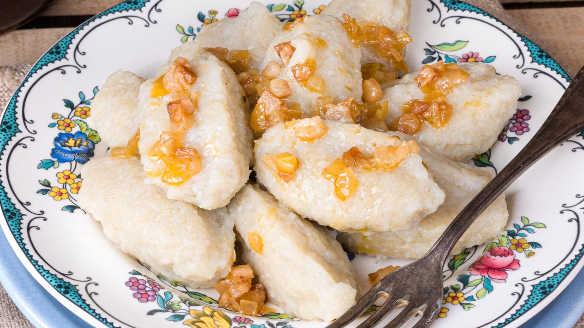 Szare kluski z cebulką