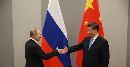 Xi Jinping omawiał z Putinem atak na Ukrainę? Ostra reakcja Chin