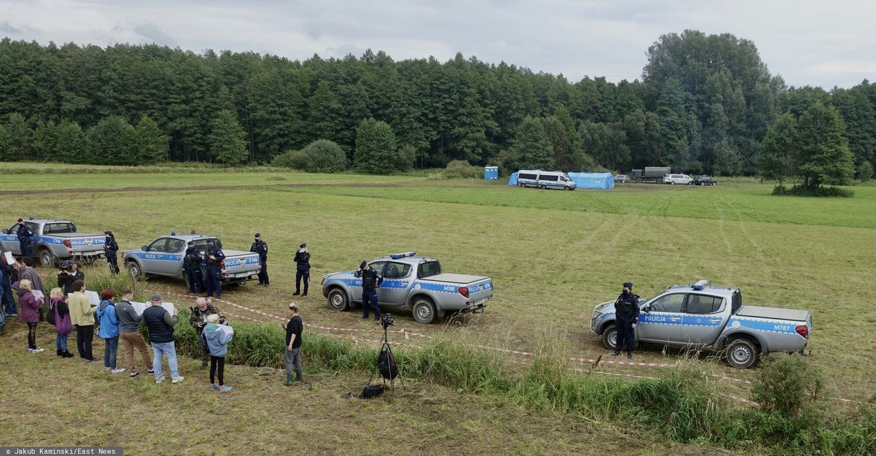 Usnarz Górny. Na polsko-białoruskiej granicy w koczują 32 osoby z Afganistanu - informuje Fundacja Ocalenie