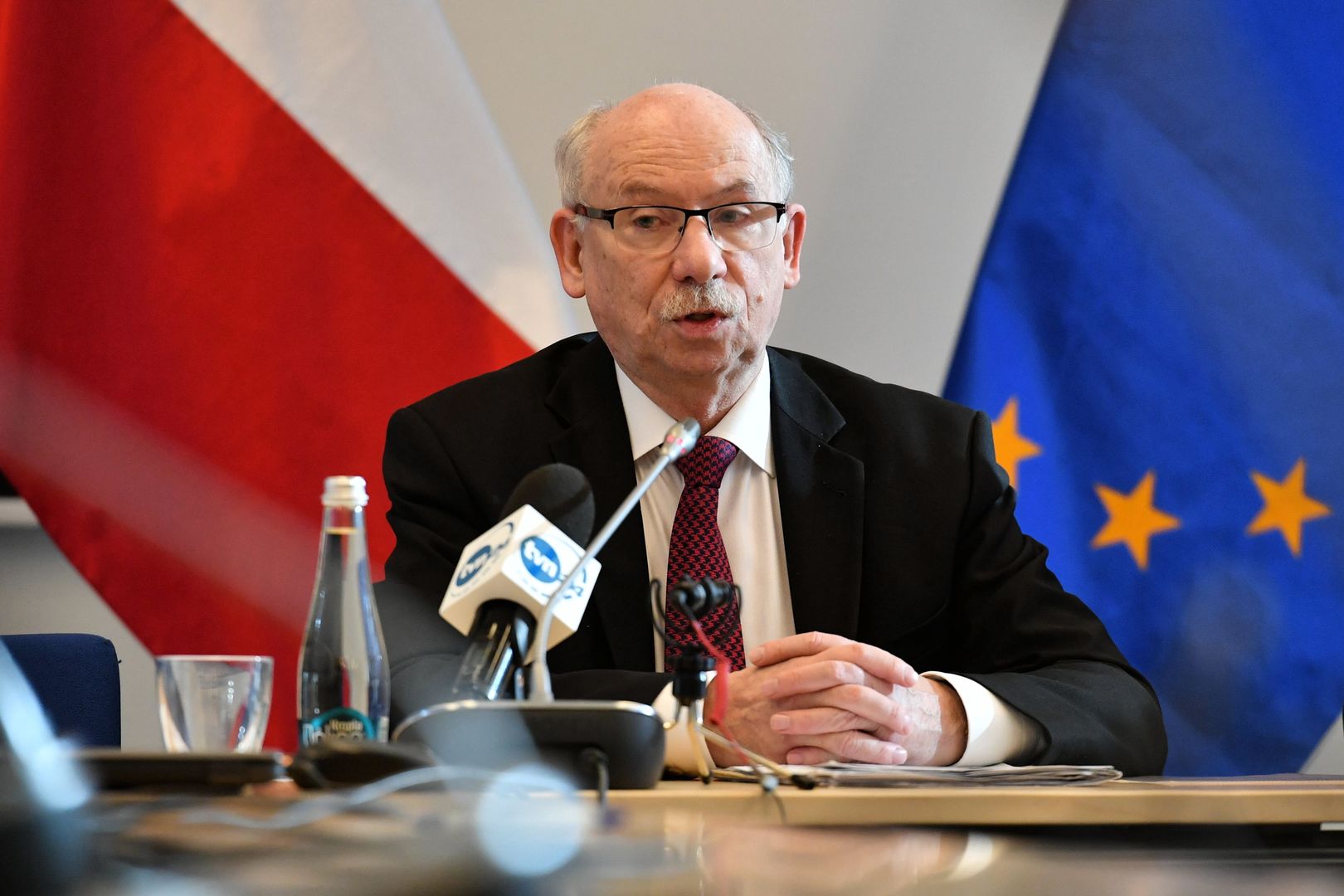 Europoseł PO: "oczyścić polski mundur z PiS". Lewandowski przywołuje Smoleńsk  