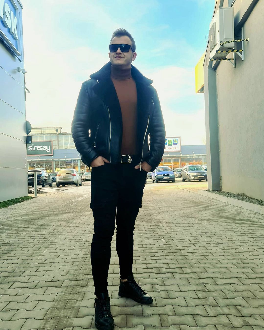 Dawid Narożny chwali się rodzinną sesją z partnerką i dziećmi