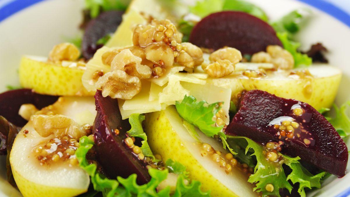 Sałatka z burakiem i gruszką