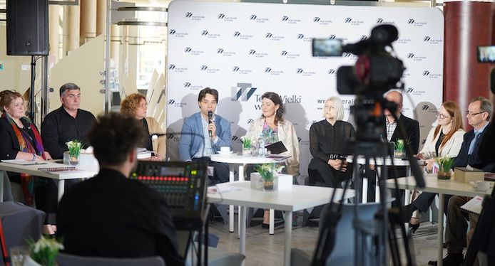 Konferencja sezonu 2025/26, na środku: Rafał Janiak (zastępca dyrektora ds. artystycznych), Agnieszka Lechocińska (kierownik chóru) © Joanna Miklaszewska  fot: orfeo.com