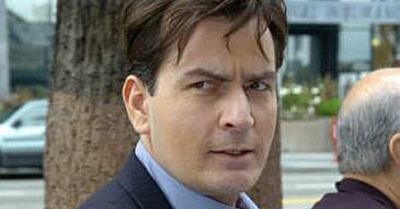 Charlie Sheen szuka kobiet przez internet