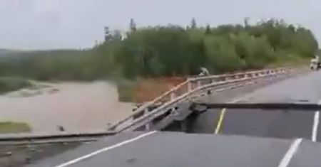 Szok w Rosji, zawaliła się autostrada. Tędy na wakacje nie pojadą