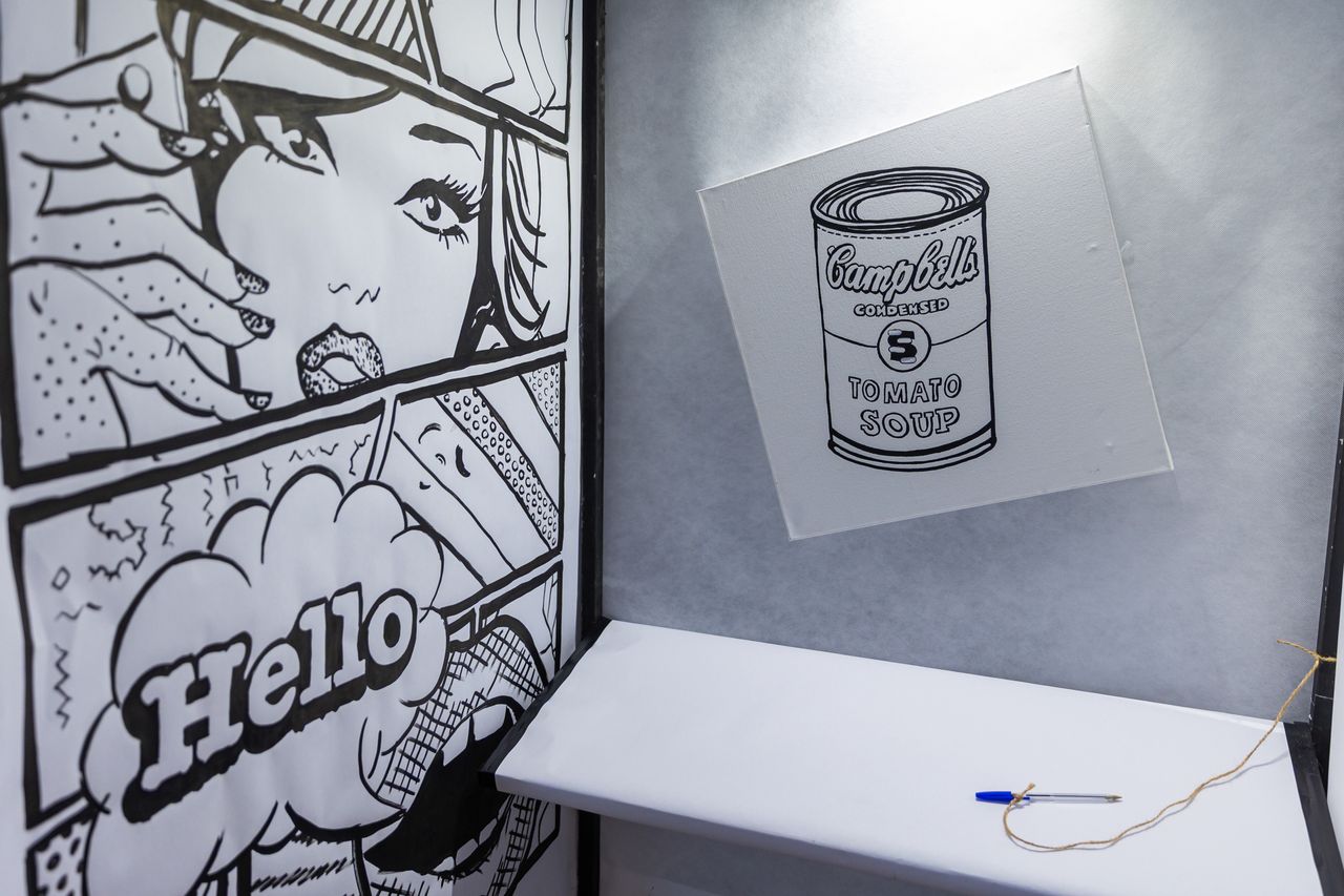 Głosowanie ze sztuką w tle. Na ścianach lokalu wyborczego m.in. Warhol