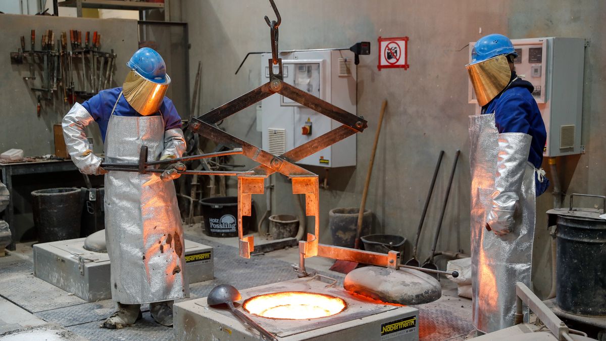 BERLIN, GERMANY - JANUARY 25: A worker pours molten bronze into a mould to cast a Berlinale bear for the 72nd Berlin International Film Festival at the sculpture foundry Hermann Noack on January 25, 2022 in Berlin, Germany. The 72nd Berlin International Film Festival will take place from February 10 to 20, 2022 as an in-person event. (Photo by Gerald Matzka/Getty Images)