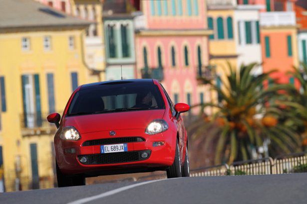 Odświeżony Fiat Punto 2012 lada dzień w salonach [wideo]