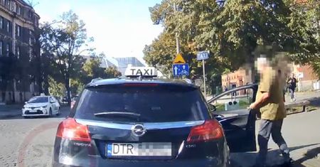 Taksówkarz nie wiedział, że jest nagrywany. "Chciałbym zobaczyć minę"