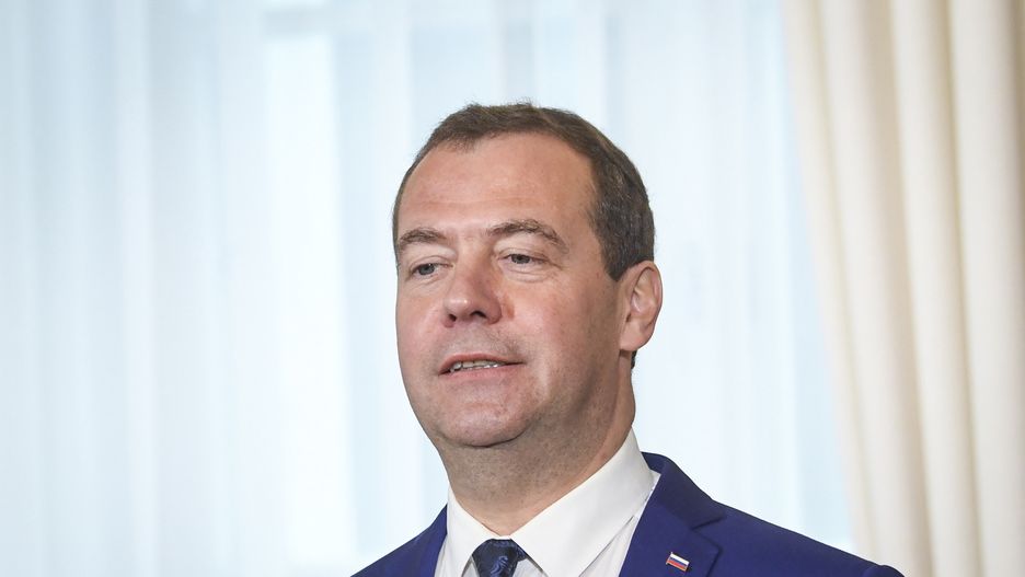 Russian Primeminister Medvedev visits Finland
epa07048648 Visiting Prime Minister of Russia Dmitri Medvedev attends a joint news conference with Finnish Prime Minister Juha Sipila (unseen) in the Government Banquet Hall Smolna in Helsinki, Finland, 26 Septemper 2018. Medvedev is on a one-day state visit to Finland.  EPA/KIMMO BRANDT 
Dostawca: PAP/EPA.
KIMMO BRANDT