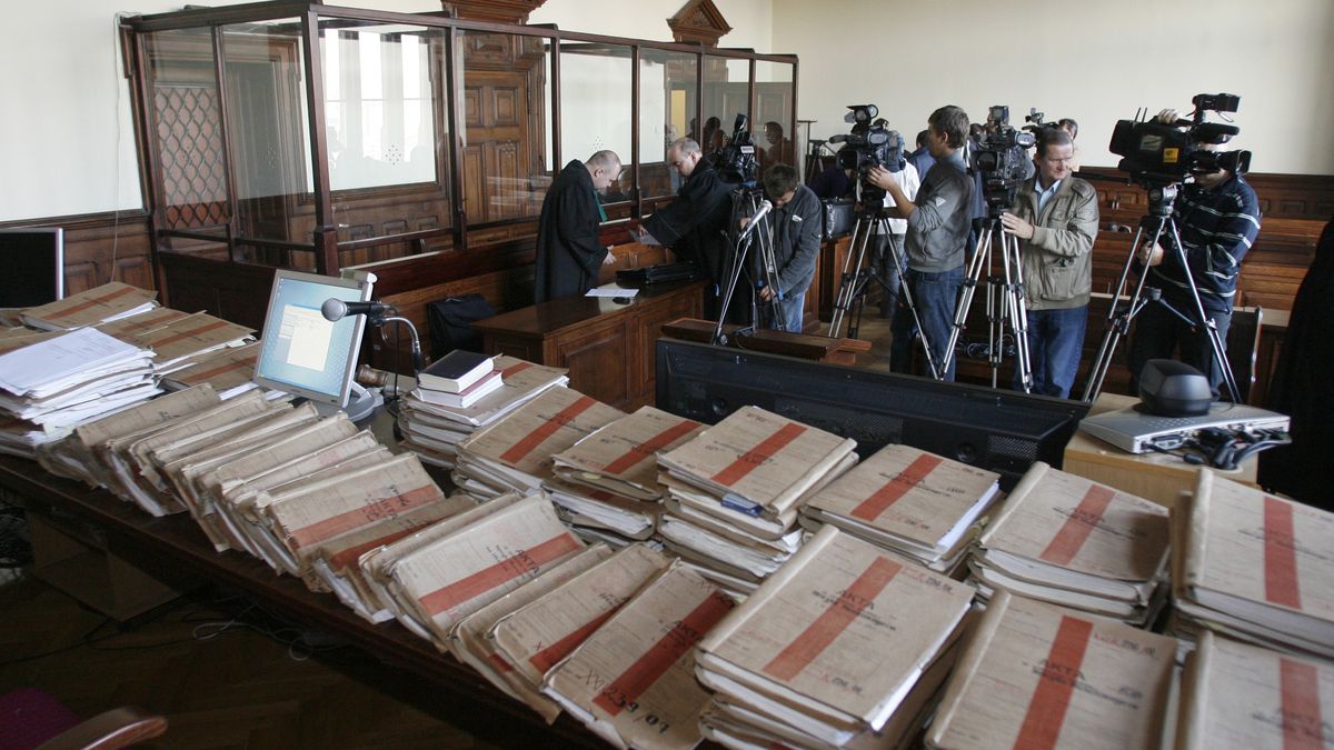 Katowice, 21.10.2008 r. - Początek procesu tzw. mafii paliwowej. W efekcie wyroki spłaty gigantycznych pieniędzy dostali zwykli pracownicy hurtowni paliw