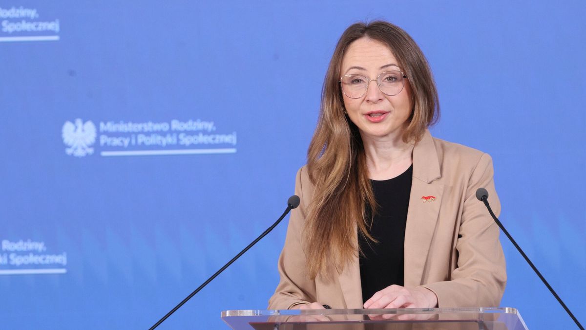 Ministra pracy nt. liczby wniosk�w z?o?onych do pilota?u skr�conego czasu pracy
Fot. Pawel Wodzynski/East News, 16.09.2025. MRPiPS. Briefing prasowy z udzialem ministry rodziny, pracy i polityki spolecznej Agnieszki Dziemianowicz-Bak (n/z) nt. liczby wnioskow zlozonych w pilotazu skroconego czasu pracy z zachowaniem wynagrodzenia.
Pawel Wodzynski