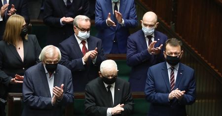 Lex TVN uchwalona. Kaczyński wyjaśnia