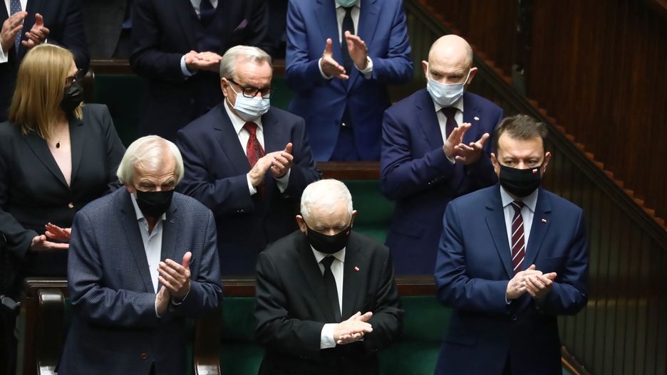 Lex TVN uchwalona. Kaczyński wyjaśnia 