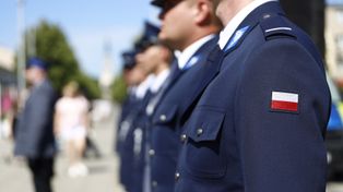Dodatkowe pieniądze dla policjantów i pracowników Policji. Oto stawki i termin wypłaty