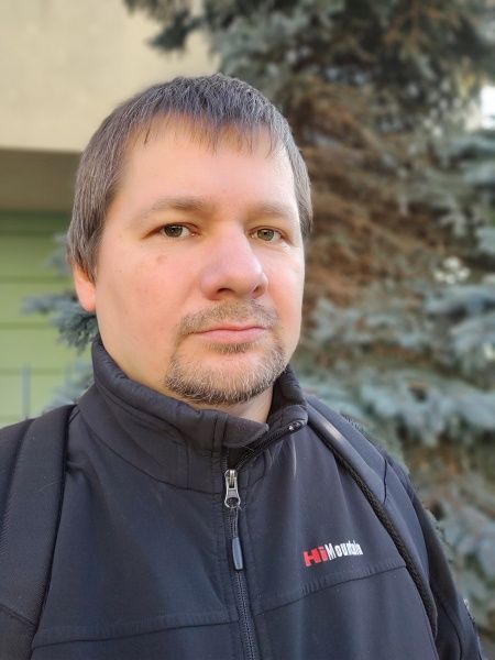 Motorola One Zoom przykład tryb selfie rozmyte tło